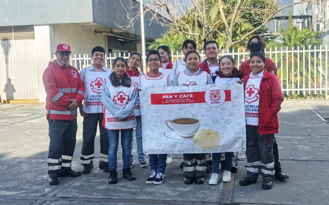 Juventinos lleva pan y café a Hospital Regional de Río Blanco