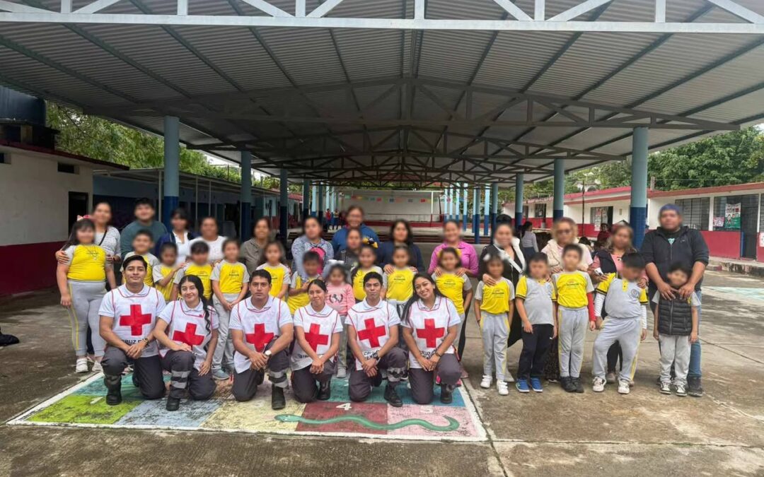 Platica a padres y alumnos en Cosoleacaque