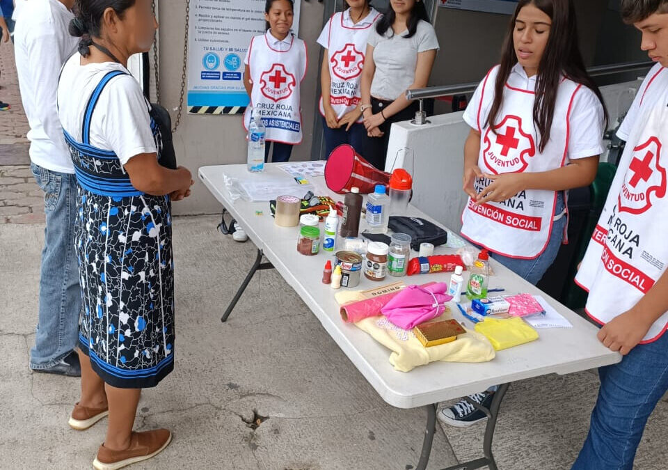 Juventinos brinda pláticas y actividades de concientización para lavado de manos y mochila de emergencias