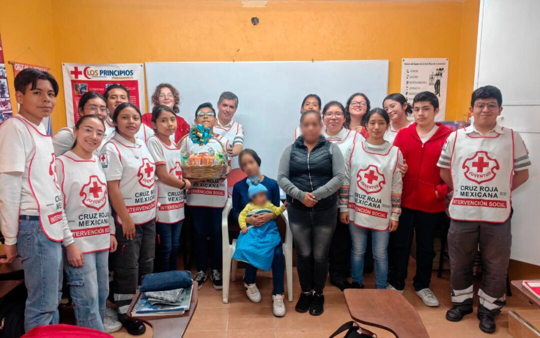 El área de juventud entrega canasta de asistencia humanitaria alimenticia